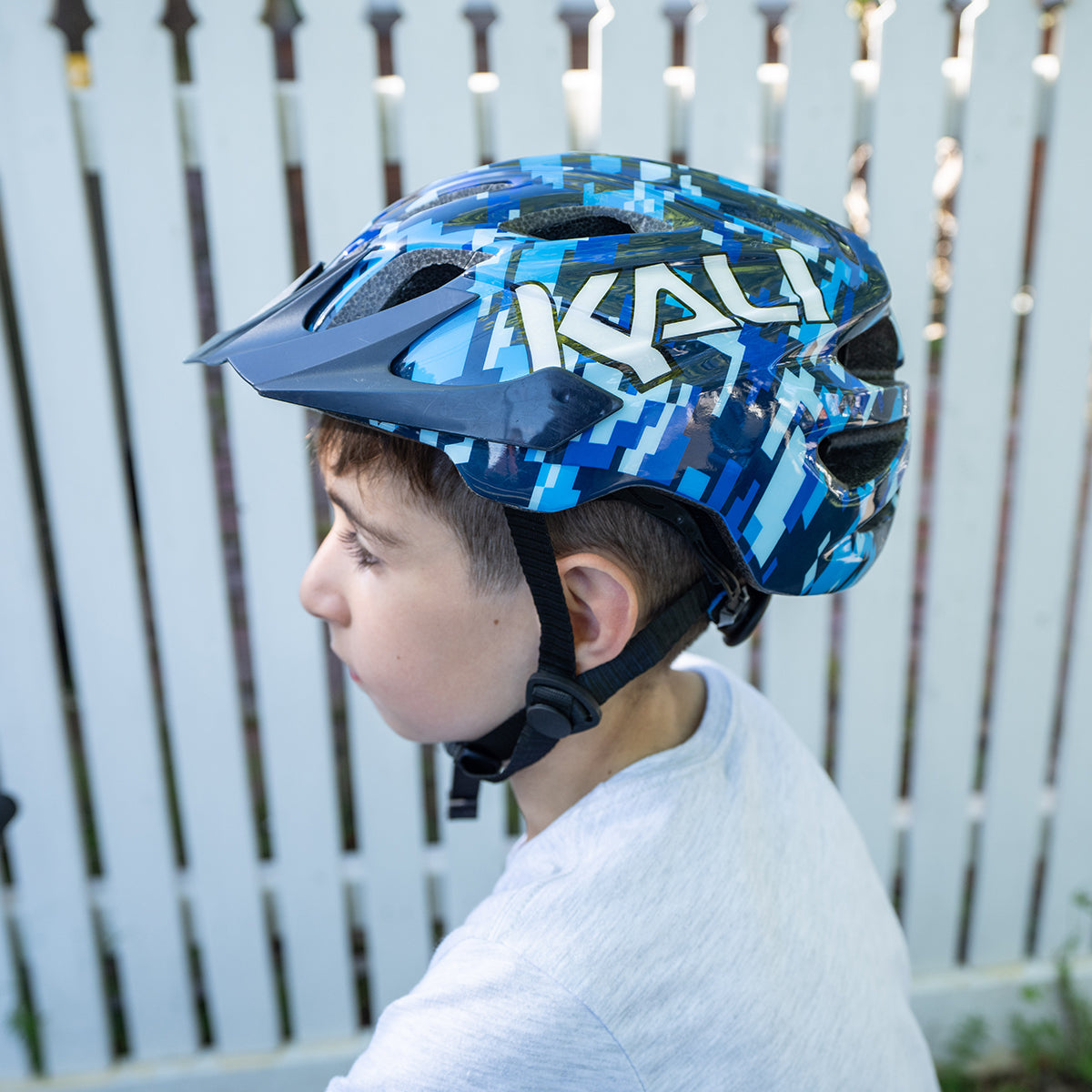 Kali Chakra Youth Kids Helmet - Pixel Gloss Blue (52-57cm)