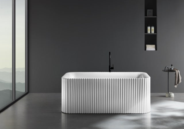 PIAZA Square Free Standing Bath Tub